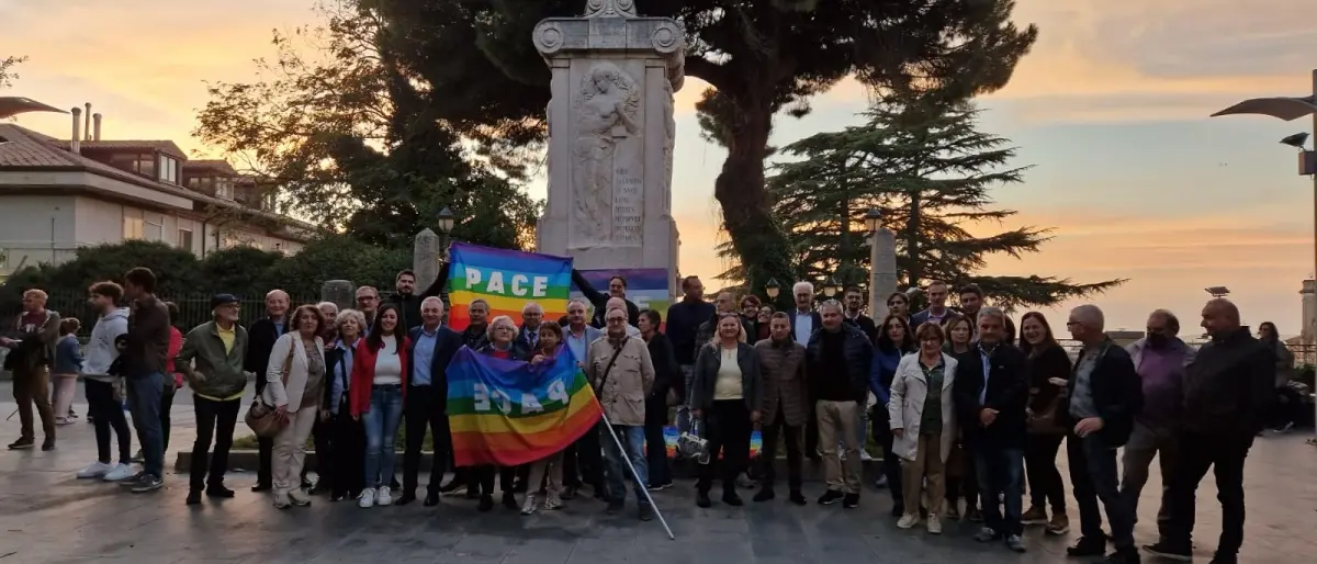 Guerra in Ucraina, Vibo scende in piazza: «Si avviino negoziati di pace» -Video