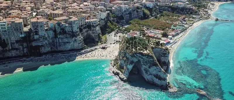 Tropea regina di Instagram: la sua spiaggia è tra le più fotografate al mondo