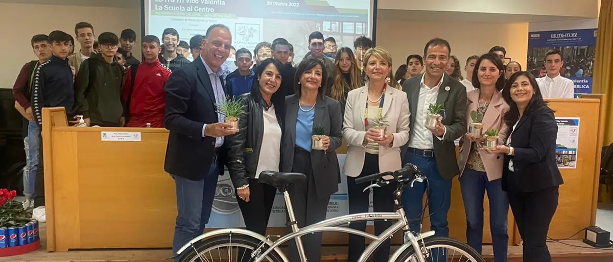 Ambiente, il Comune di Vibo e il Parco marino premiano gli studenti dell’Itg-Iti