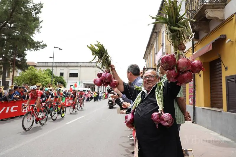 Il Giro d'Italia passa da Vibo, chiuse al transito pure le strade del centro abitato