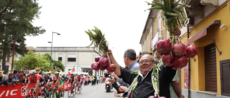 Il Giro d'Italia passa da Vibo, chiuse al transito pure le strade del centro abitato