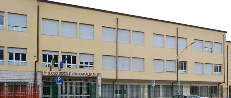 Vibo: «50 studenti del Capialbi attendono l’esito dei tamponi da tre settimane»