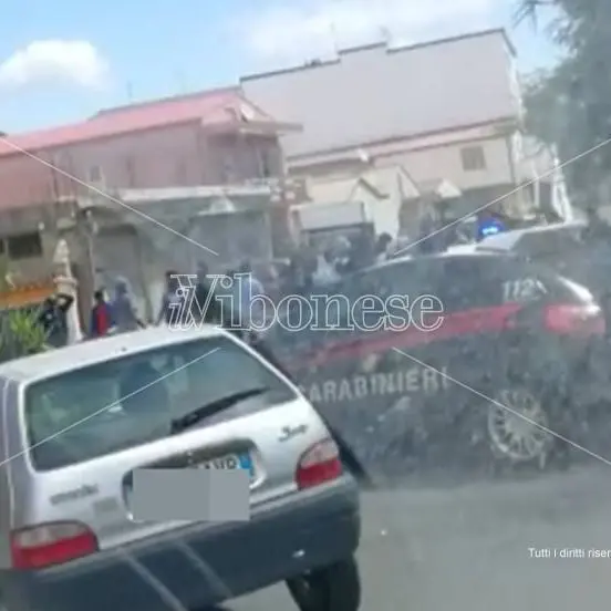 I migranti non ricevono il bonus giornaliero e bloccano la strada a Vibo Marina