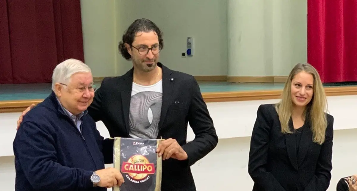 Vibo: la Tonno Callipo ospita in panchina Luca Sirri. In un libro la sua vittoria sul cancro - Video