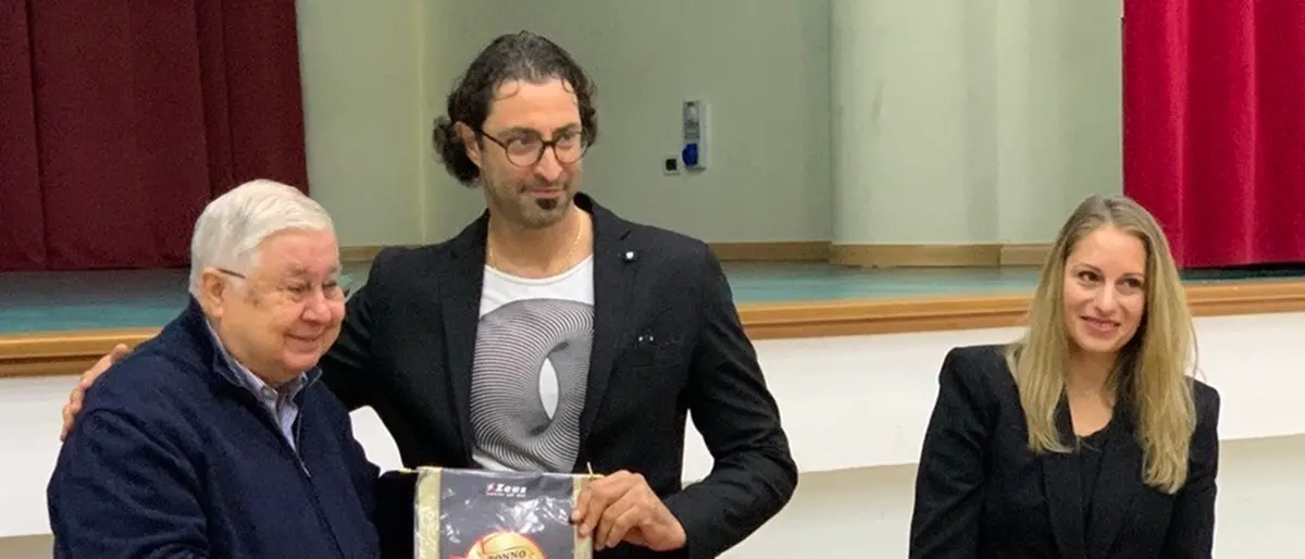 Vibo: la Tonno Callipo ospita in panchina Luca Sirri. In un libro la sua vittoria sul cancro - Video