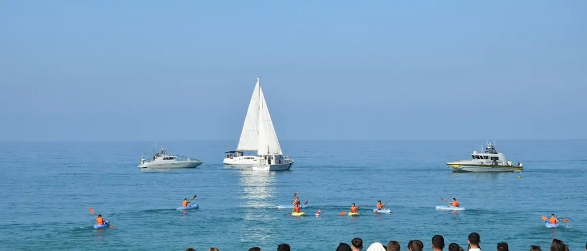 All'Istituto Nautico di Pizzo il battesimo del mare e dell'aria per accogliere le matricole - Video