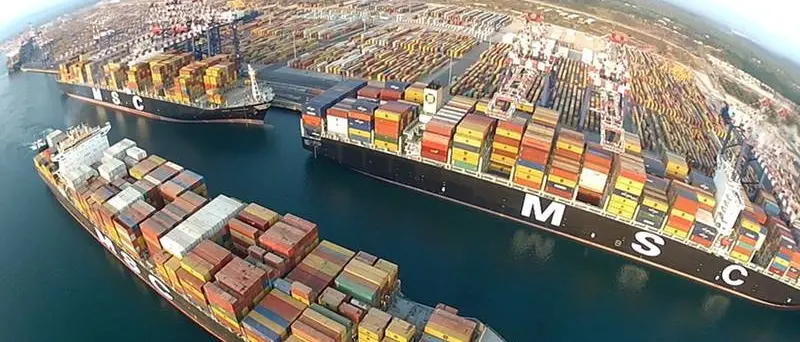 Porto Gioia Tauro: motonave resta incagliata al molo sud - Video