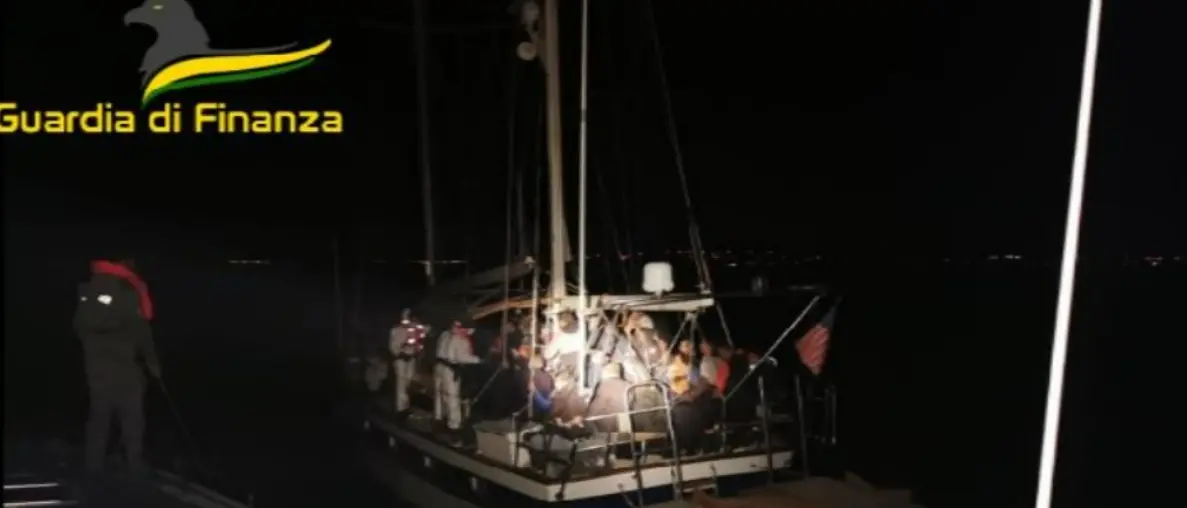 Immigrazione clandestina, continua l’impegno delle unità aeronavali della Gdf Vibo