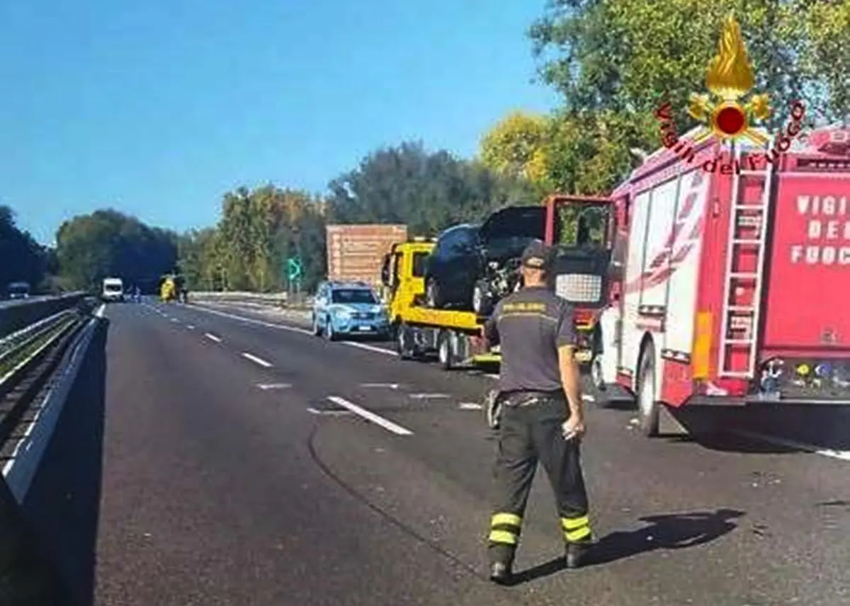 Incidente lungo l'A2 nei pressi di Sant'Onofrio, coinvolte due auto