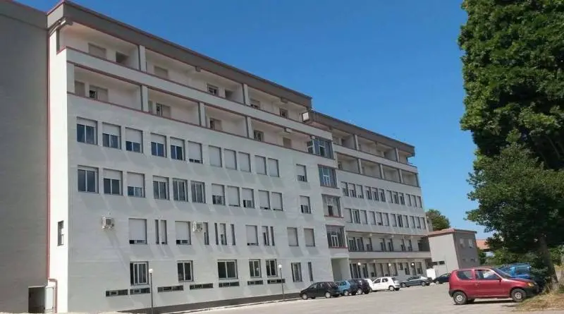 Da\u00A0Mongiana parte la mobilitazione di sindaci e associazioni per difendere l’ospedale di Serra: «Pronti alla protesta»\n