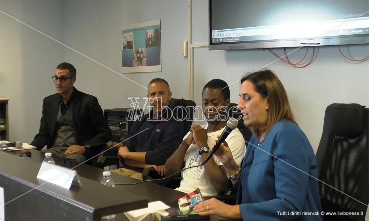 “Veloce come il vento”: Fausto Desalu incontra gli studenti dell’Alberghiero di Vibo - Video