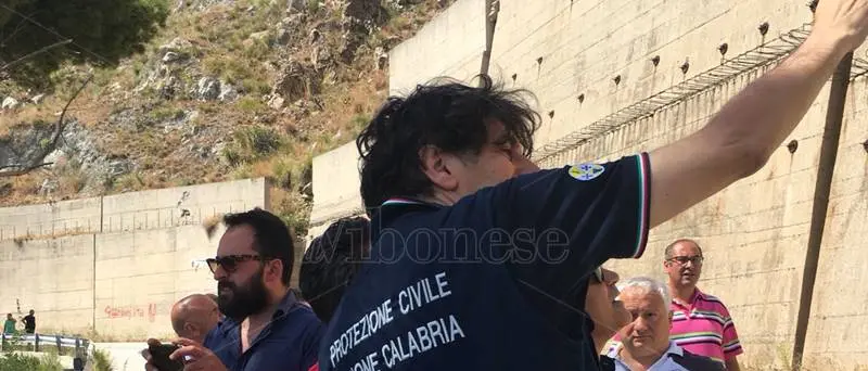 La Prociv sulla Joppolo-Coccorino, Tansi: «Migliaia di massi incombono sulla strada» (VIDEO)