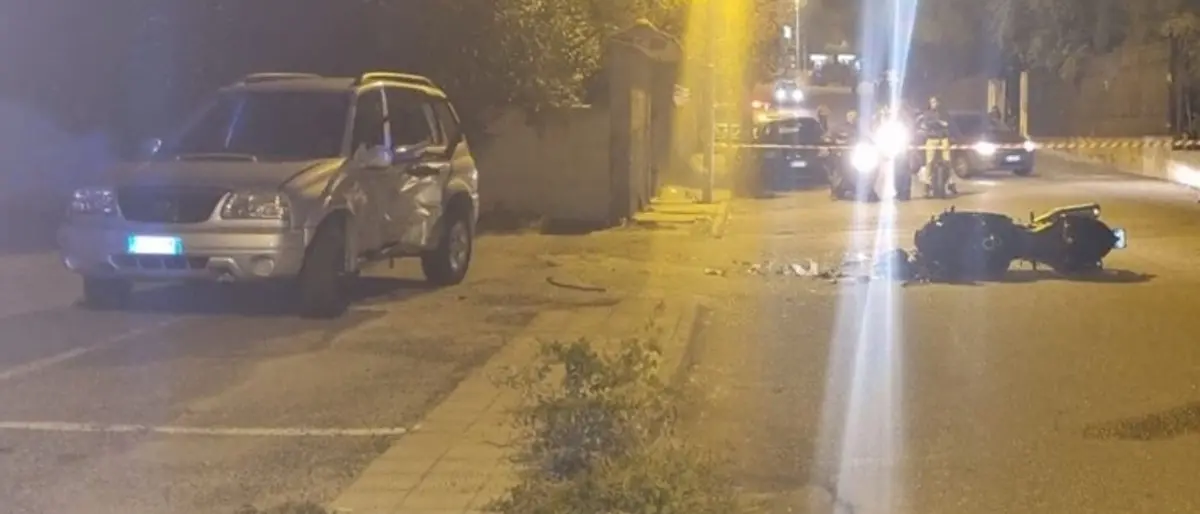 Grave incidente stradale in Calabria: perde la vita un centauro