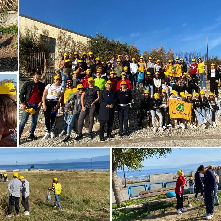 Briatico, studenti e volontari strappano dal degrado e dai rifiuti piazze e aree verdi