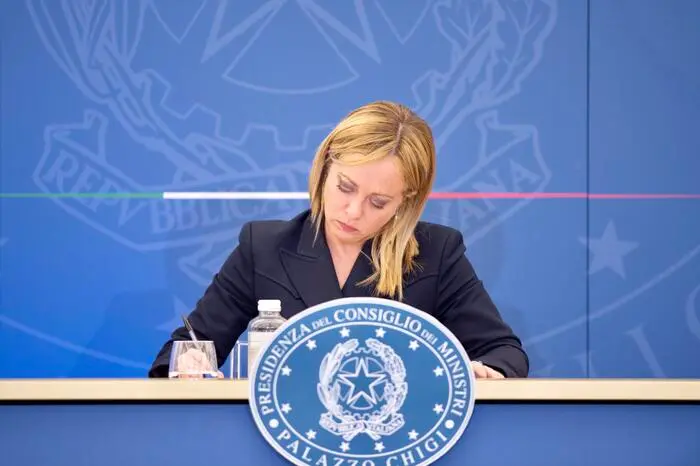 Il presidente del Consiglio, Giorgia Meloni, in conferenza stampa dopo il consiglio dei ministri, Roma, 31 ottobre 2022. ANSA/ UFFICIO STAMPA PALAZZO CHIGI/ FILIPPO ATTILI +++ ANSA PROVIDES ACCESS TO THIS HANDOUT PHOTO TO BE USED SOLELY TO ILLUSTRATE NEWS REPORTING OR COMMENTARY ON THE FACTS OR EVENTS DEPICTED IN THIS IMAGE; NO ARCHIVING; NO LICENSING +++ (NPK)