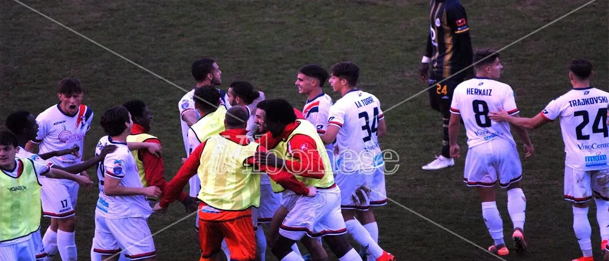 La Vibonese si salva all’ultimo secondo con un rigore di Balla - Video