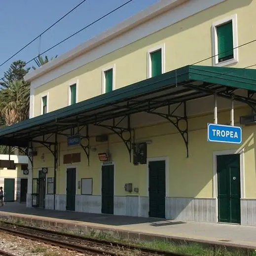 Torna il Tropea line: ogni giorno 24 collegamenti in treno lungo la Costa degli Dei