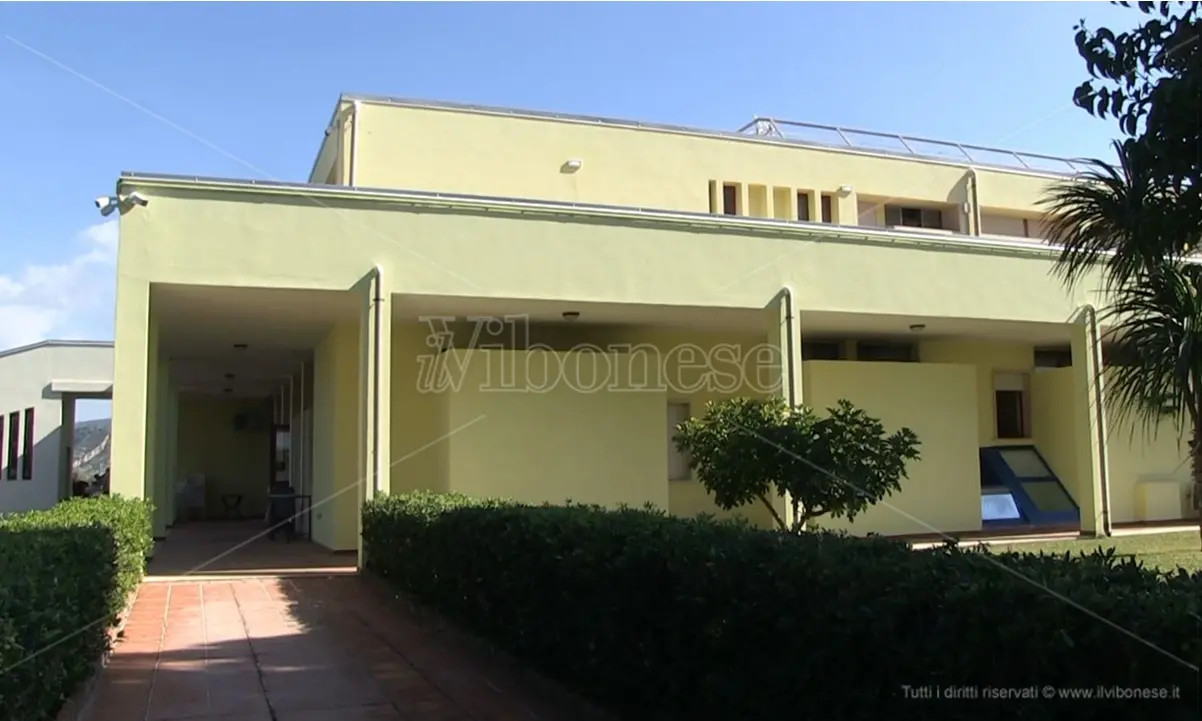 Rsa Don Mottola, la protesta dei familiari dei ricoverati: «L’Asp ha restituito 2,5 milioni non spesi per la gratuità del servizio»