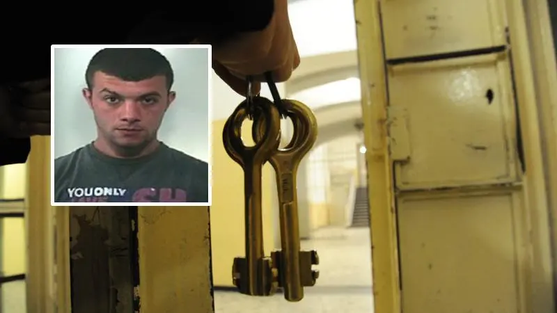 newpress - carcere - MILANO 24/12/2012 - VIGILIA DI NATALE AL CARCERE DI SAN VITTORE - CHIAVI CANCELLI - FOTO MARMORINO/NEWPRESS , ESTERNE