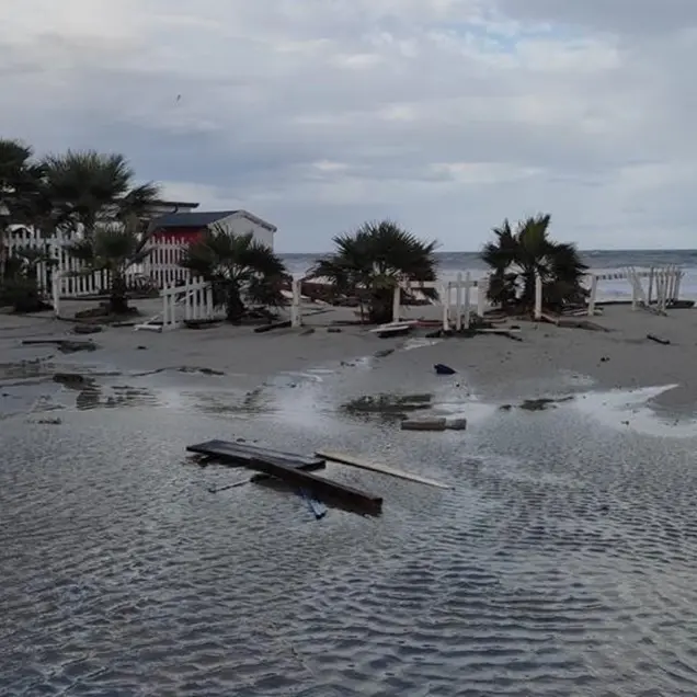 Maltempo, a Vibo Marina il torrente Antonucci non defluisce a mare e torna a fare paura - Video