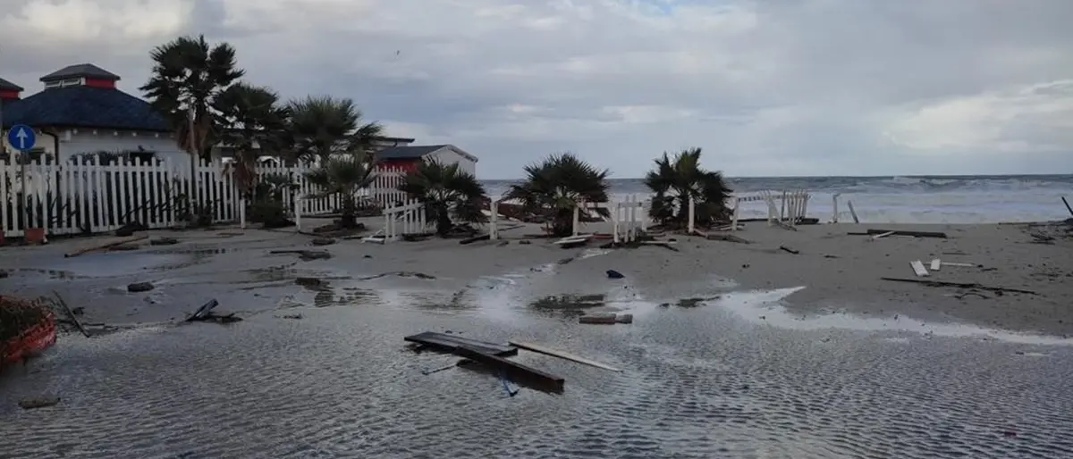 Maltempo, a Vibo Marina il torrente Antonucci non defluisce a mare e torna a fare paura - Video