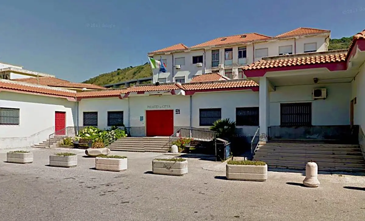 Pizzo, il sindaco Pititto replica alla minoranza: «È becero accusarci di aver disertato l’incontro su depuratore consortile»