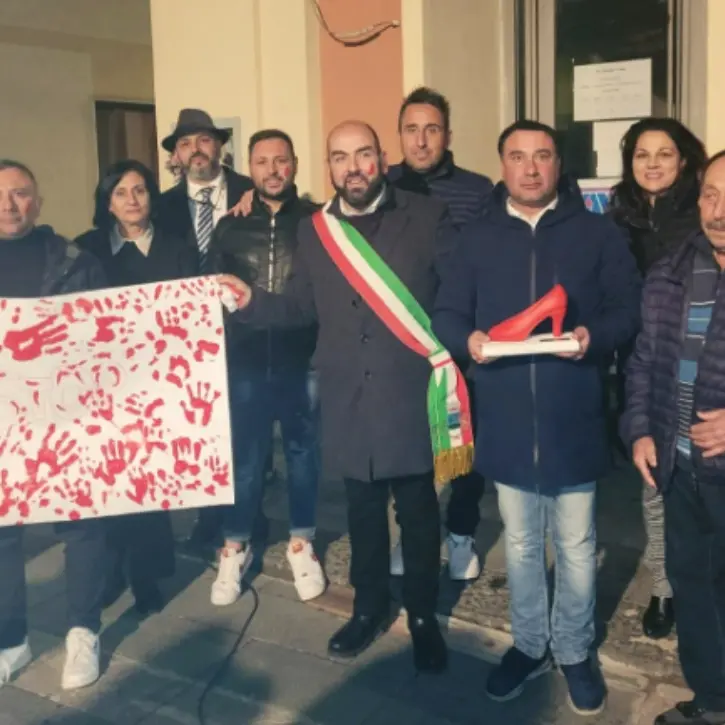 Violenza di genere, a Francica una fiaccolata per le vie del paese - Foto