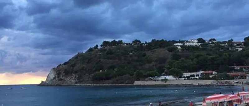 Santa Maria di Ricadi, la fogna arriva a mare: divieto di balneazione