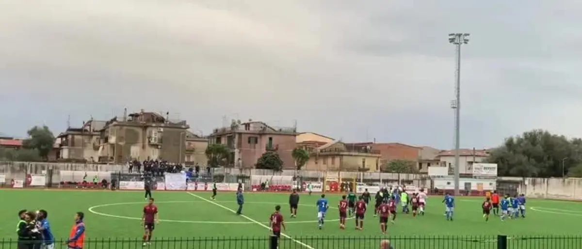 Rissa durante la partita con Pizzo, la Virtus Rosarno chiede scusa: «Spettacolo indecoroso»