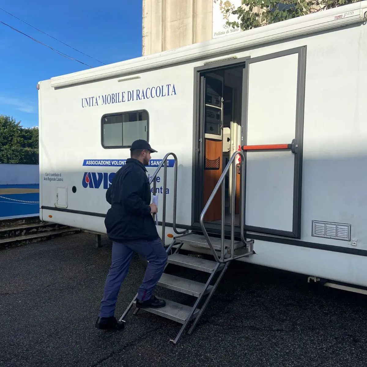 Vibo, alla scuola di Polizia fa tappa la \"Maratona del Donatore\"