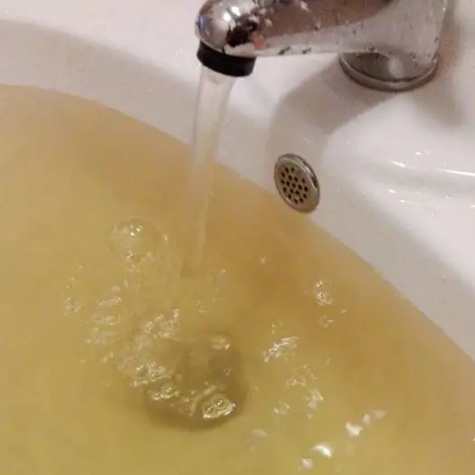 Acqua sporca dai rubinetti a Zambrone, l'opposizione interroga il sindaco