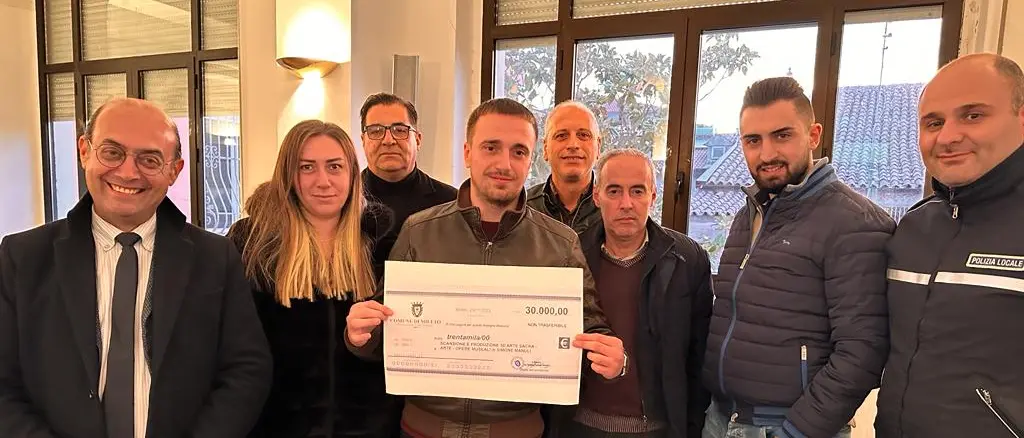 Mileto, il sindaco “stacca” gli assegni ai destinatari del fondo “Comuni marginali”