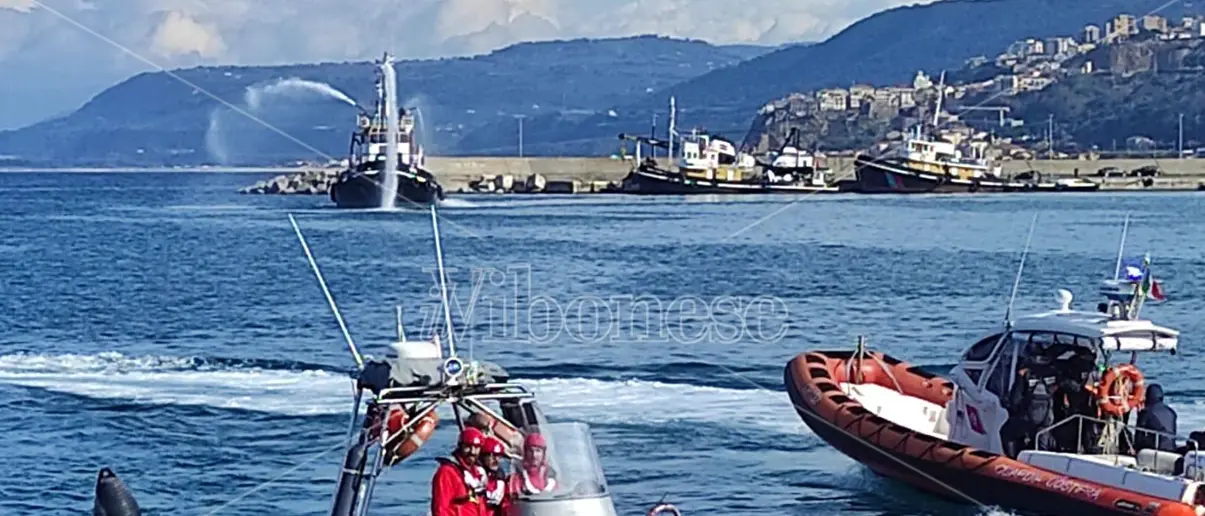 A Vibo Marina Guardia costiera e vigili del fuoco uniti per celebrare Santa Barbara