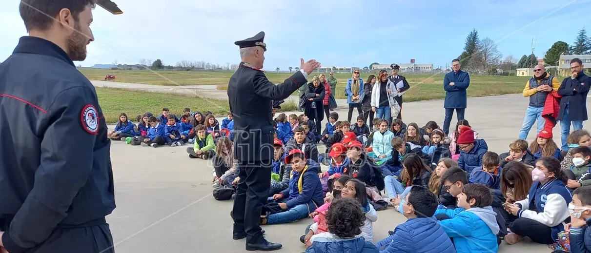 Gli alunni dell’Istituto Vespucci di Vibo Marina incontrano gli eroi dell’aria - Video