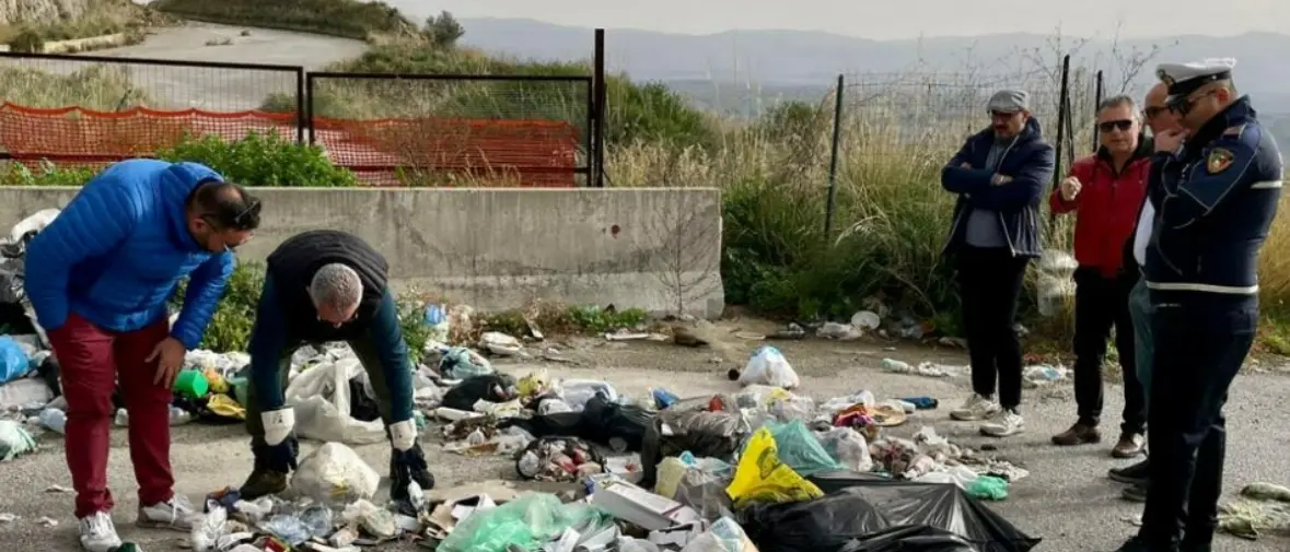 Rifiuti abbandonati sulla Sp 15, interventi di pulizia tra Vibo e Stefanaconi