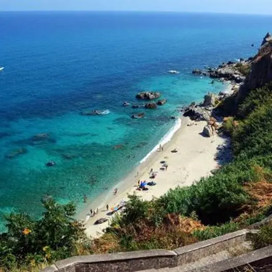 A Parghelia vietato l'accesso in spiaggia nelle ore notturne: l'ordinanza del sindaco