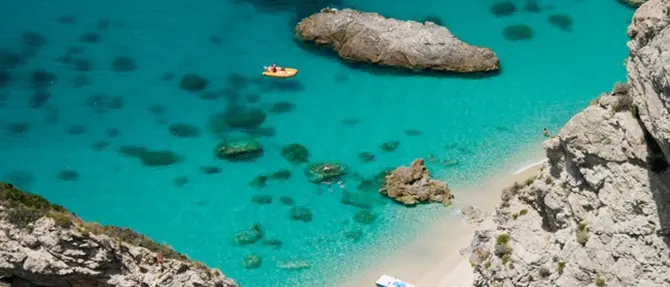 Presenze turistiche in Calabria e nel Vibonese, Oliverio e Federalberghi in disaccordo (VIDEO)