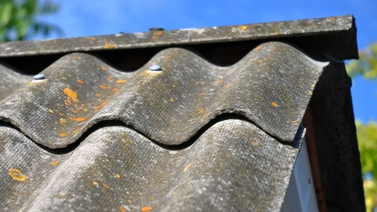 Amianto, il killer silenzioso che nel Vibonese ci circonda e uccide lentamente ovunque andiamo