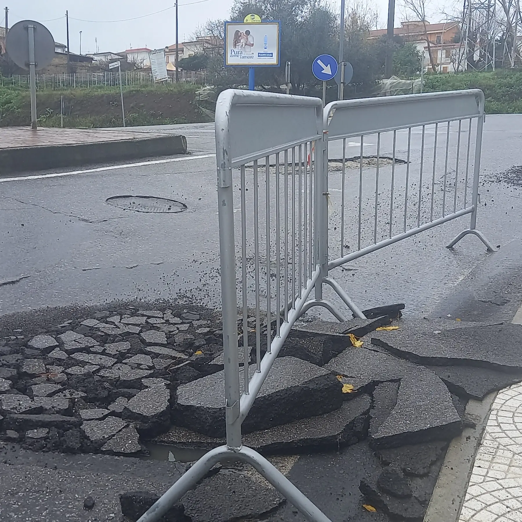 Vibo, dopo la pioggia nuovi disagi sul manto stradale \"crivellato\" di buche