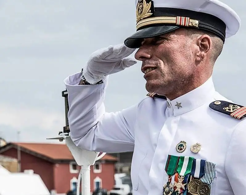 Divise con il cuore: il libro dell’ufficiale vibonese della Guardia costiera\u00A0Paolo Fedele approda alla Fiera dell’editoria di Roma\n