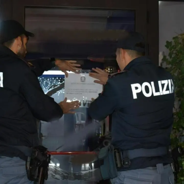 Chiuso dalla polizia di Vibo locale su corso Umberto