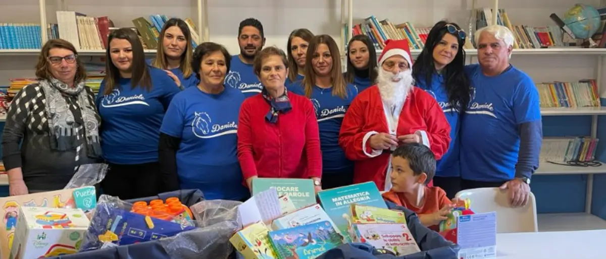 Zungri, grazie ai fondi del raduno di cavalli donato alla scuola materiale didattico