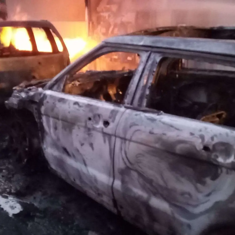 Tropea, incendiate autovetture e danneggiata una palazzina