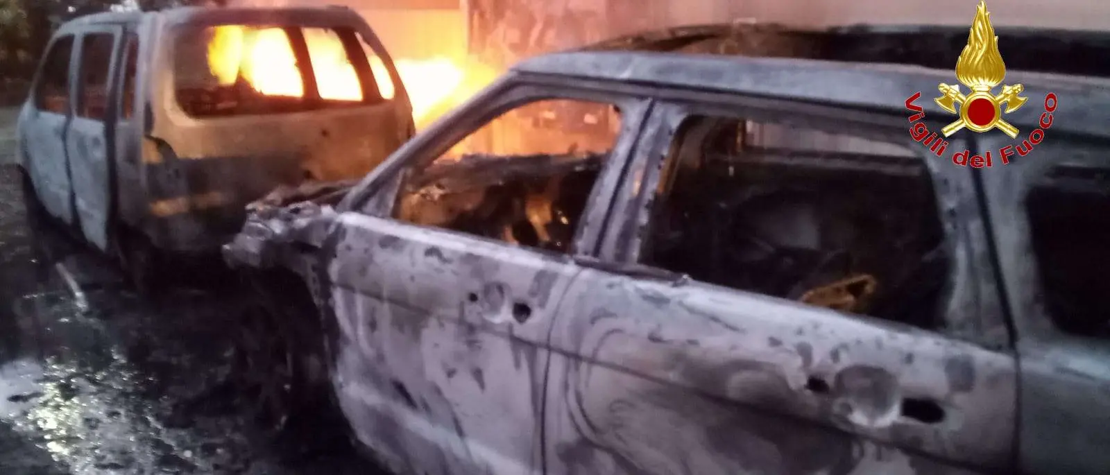 Tropea, incendiate autovetture e danneggiata una palazzina