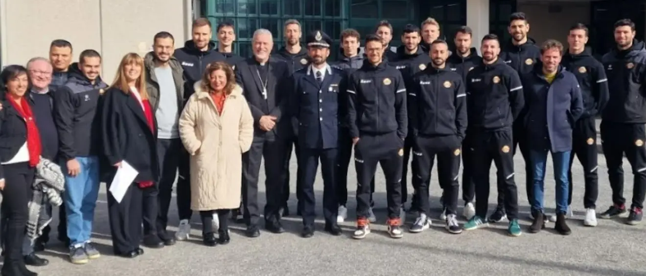 Carcere Vibo, il pranzo solidale per i detenuti riscuote successo