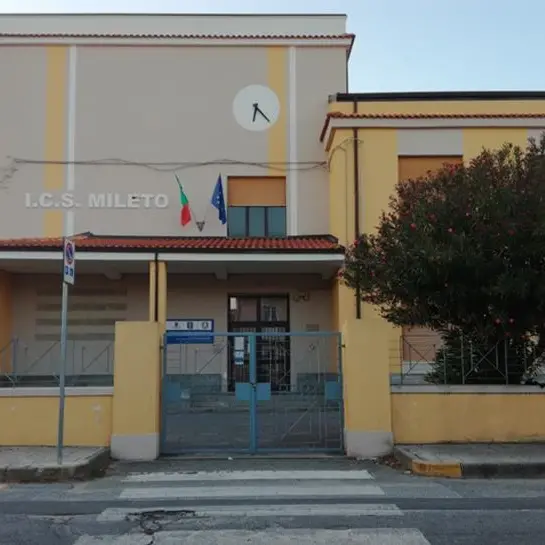 Covid, a Mileto lunedì scuole chiuse e tamponi per docenti e personale Ata