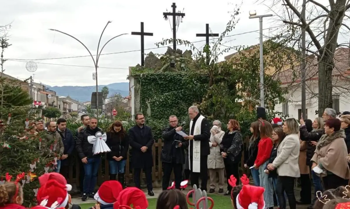 Filogaso, acceso l'albero di Natale nel ricordo della piccola Matilde