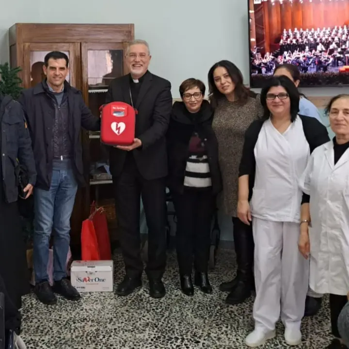 Mileto, donato un defibrillatore agli anziani di Casa Serena