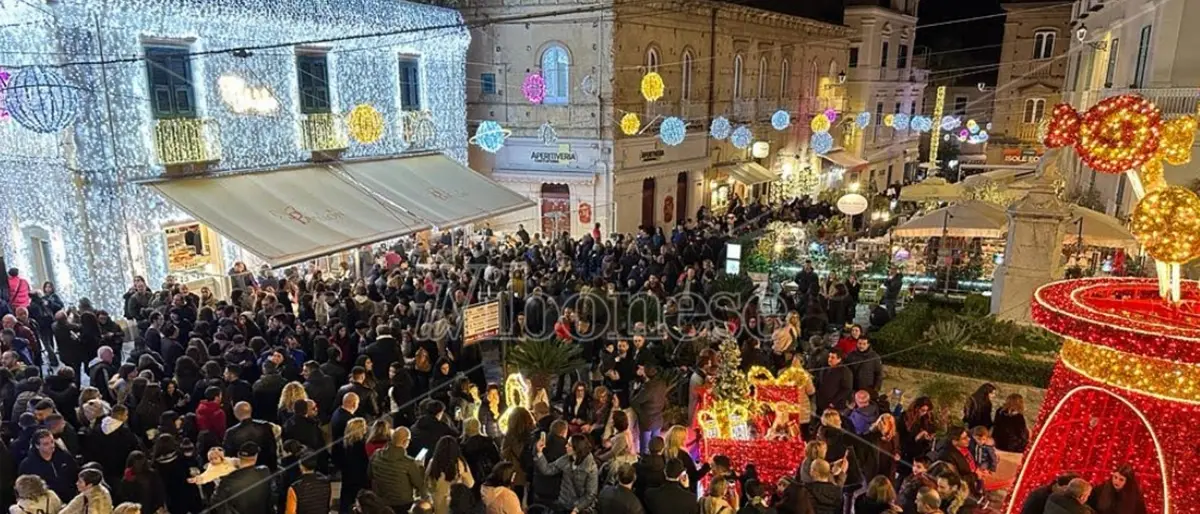 A migliaia invadono il villaggio di Babbo Natale a Tropea