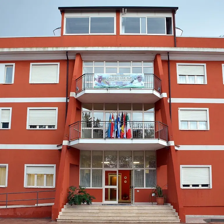 Filandari, il Comune premia don Dicarlo per il suo impegno a favore degli ultimi